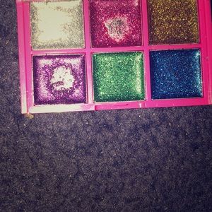 Stunning eye glittters